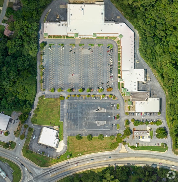 More Photos Of 7984-8044 Rockbridge Rd, Lithonia Storefront For Lease