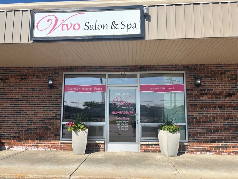 Primary Photo Of 1714-1720 Manhattan Dr, Waukesha Storefront For Lease