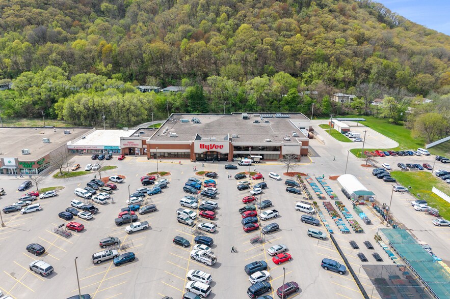 More Photos Of 1475 W Service Dr, Winona Supermarket For Sale