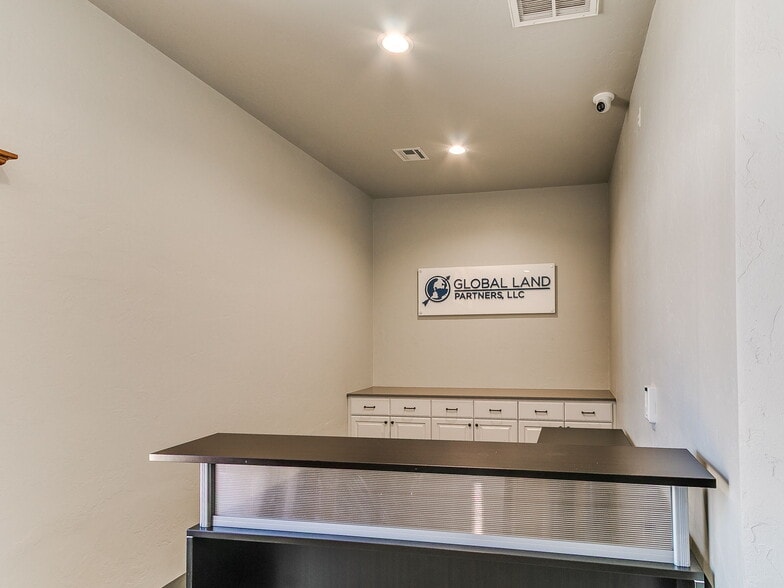 More Photos Of 901-909 Wall St, Norman Office For Sale