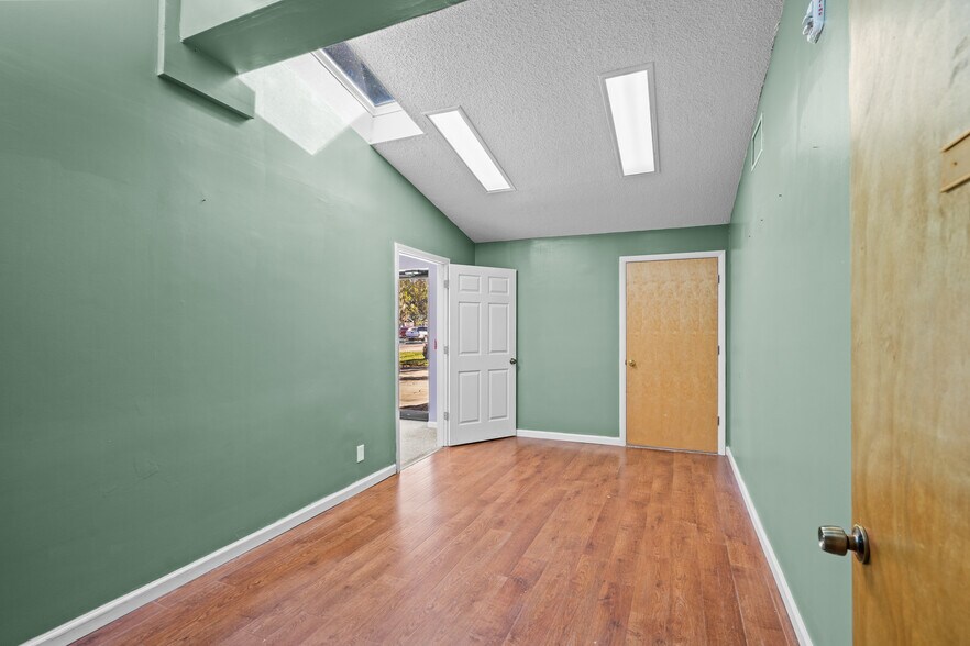 More Photos Of 1100 S Ponce De Leon Blvd, Saint Augustine Loft Creative Space For Lease