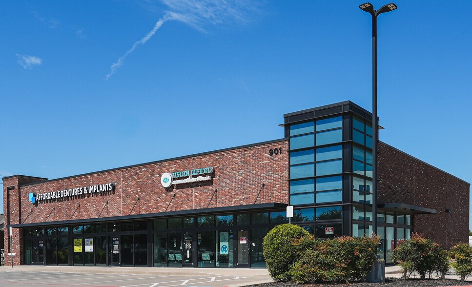 Primary Photo Of 901 E Harwood Rd, Euless Storefront Retail Office For Lease