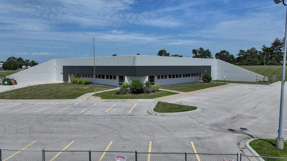 More Photos Of 9000 Old Santa Fe Rd, Kansas City Office For Sale