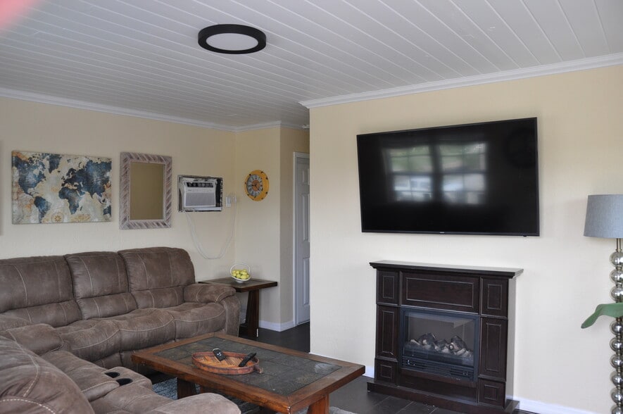 More Photos Of 409 Madison Ave, Clearwater Religious Facility For Sale
