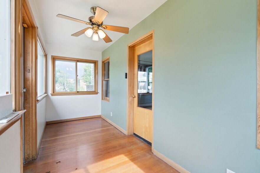 More Photos Of 609 Main St, Windsor Office For Sale