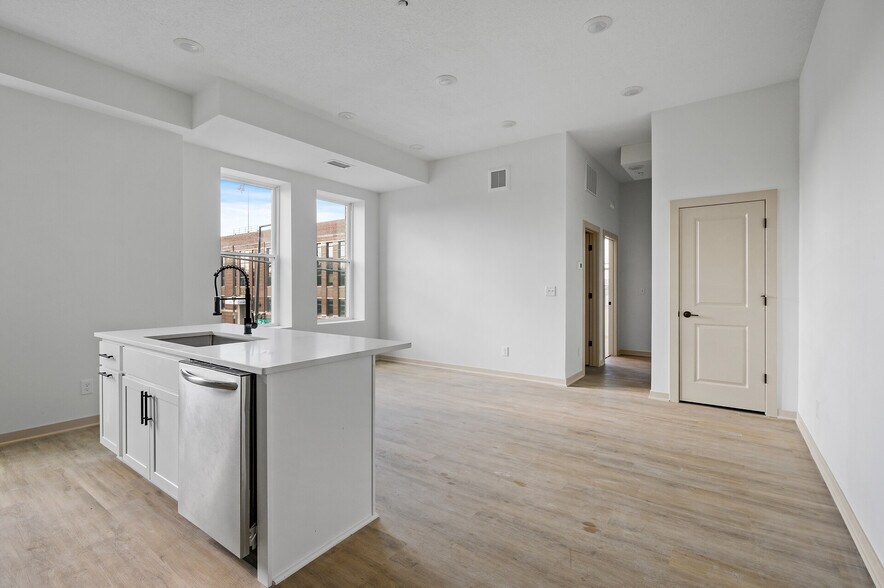 More Photos Of 842 Rice St, Saint Paul Storefront Retail Residential For Lease