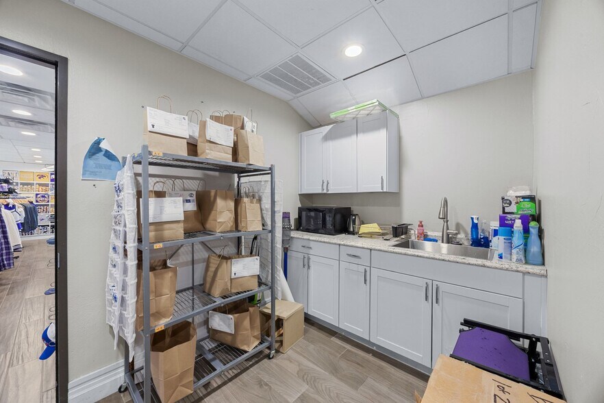 More Photos Of 14262 W State Highway 29, Liberty Hill General Retail For Sale