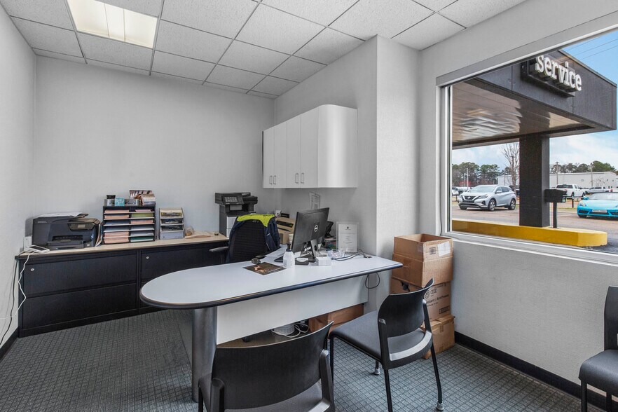More Photos Of 5385 N I 55 St, Jackson Auto Dealership For Sale