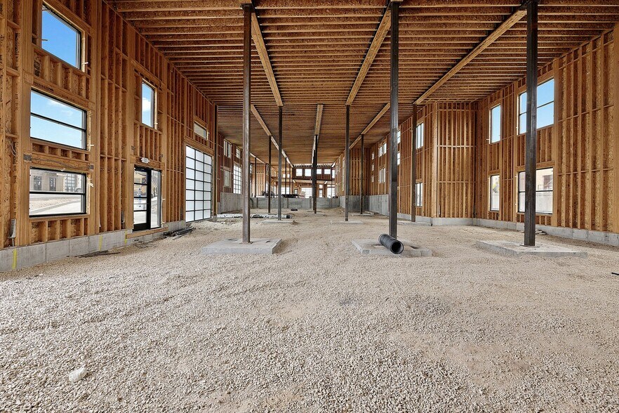 More Photos Of 4554 Forestdale Dr, Park City Light Manufacturing For Sale