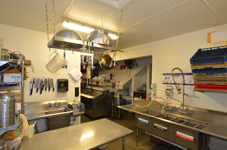 More Photos Of 304 W Cannon St, Fort Worth Restaurant For Sale