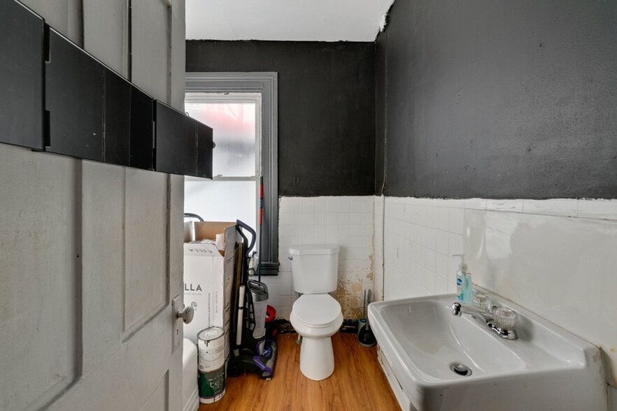 More Photos Of 2112 N Charles St, Baltimore Office For Sale