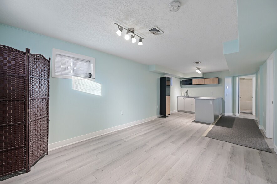 More Photos Of 132 17 Avenue NW, Calgary Office For Sale