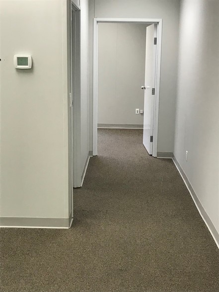 More Photos Of 8835 SW Canyon Ln, Portland Unknown For Lease