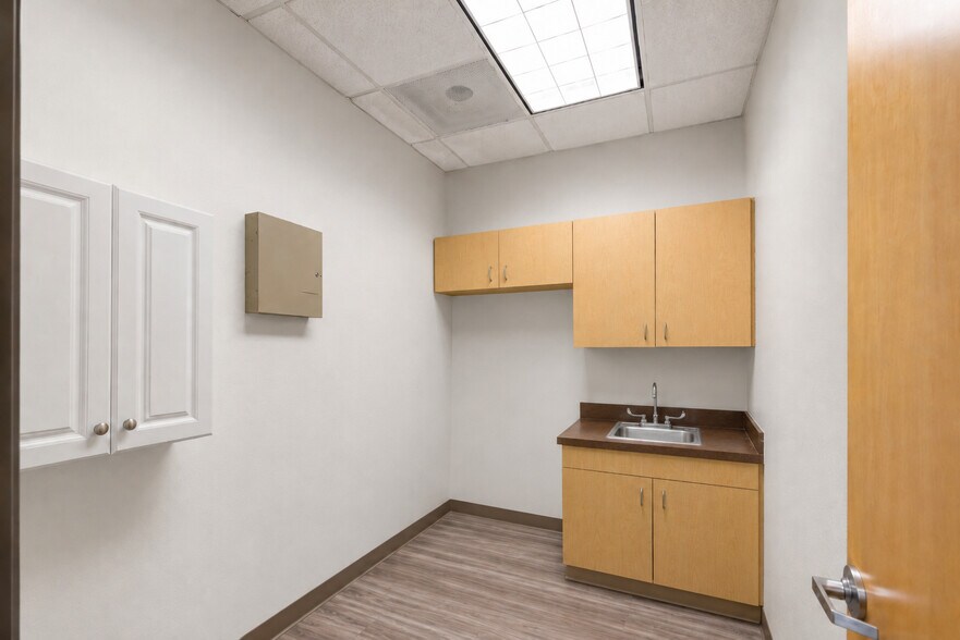 More Photos Of 950 Boardwalk, San Marcos Office For Sale