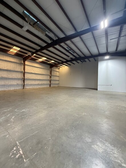 More Photos Of 5 Enterprise Ln, Hilton Head Island Warehouse For Lease