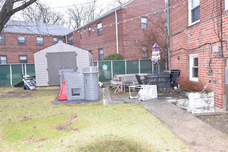 More Photos Of 15009 89th St, Howard Beach Office Residential For Lease
