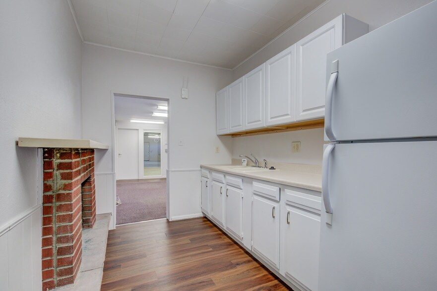 More Photos Of 4520 S Broadway, Englewood Auto Repair For Lease