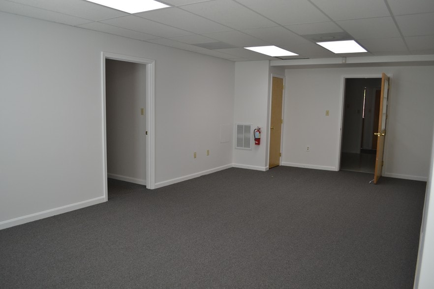 More Photos Of 2425 Solomons Island Rd, Huntingtown Medical For Lease