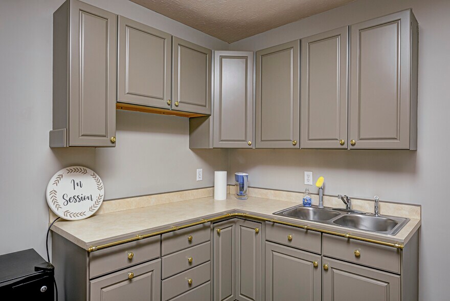 More Photos Of 4582 Northwest Plaza West Dr, Zionsville Office For Lease