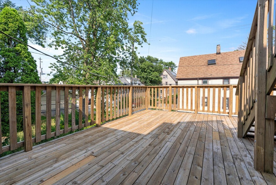 More Photos Of 2600-2604 N Booth St, Milwaukee Storefront Retail Residential For Sale