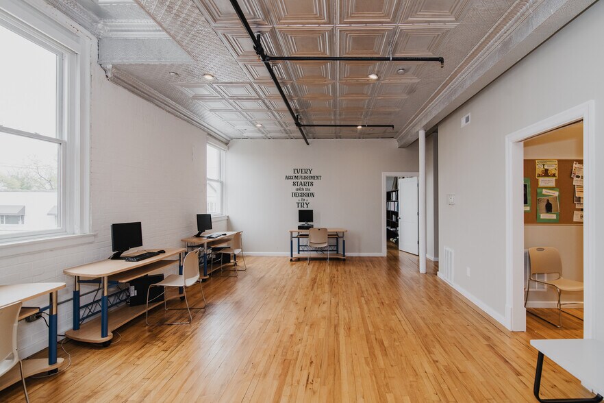 More Photos Of 2700 Cherokee St, Saint Louis General Retail For Lease