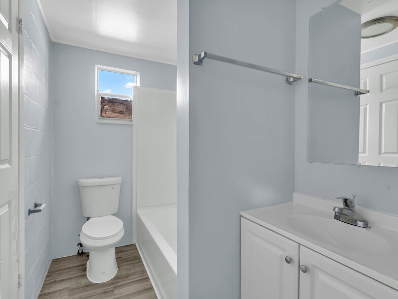 More Photos Of 301 SW 3rd Ter, Mulberry Apartments For Sale