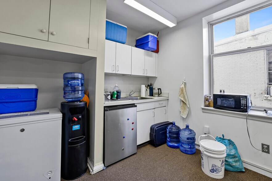 More Photos Of 729 8th St SE, Washington General Retail For Sale