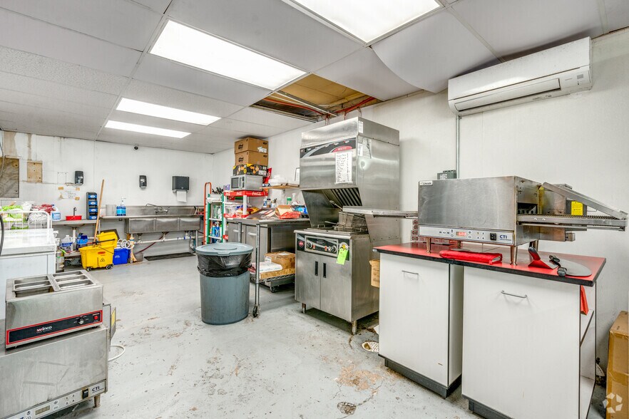 More Photos Of 1201 6th St, Ryan General Retail For Sale