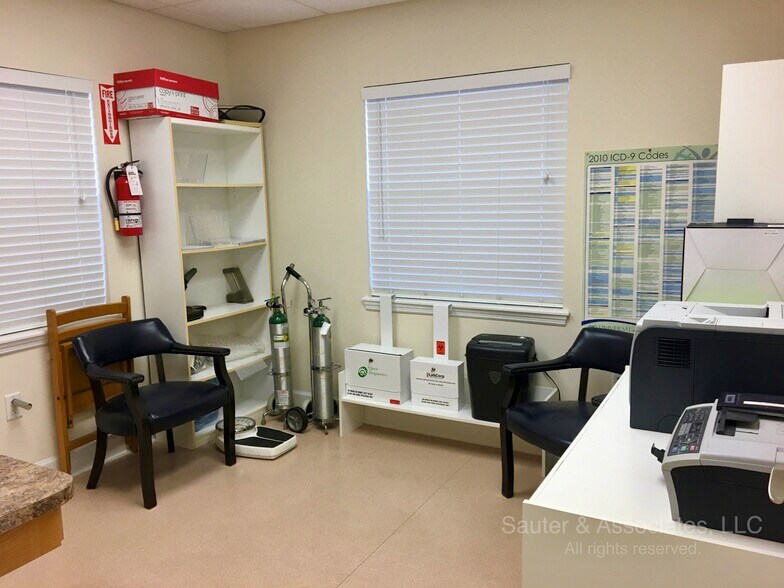 More Photos Of 7000 54th Ave N, Saint Petersburg Storefront Retail Office For Lease