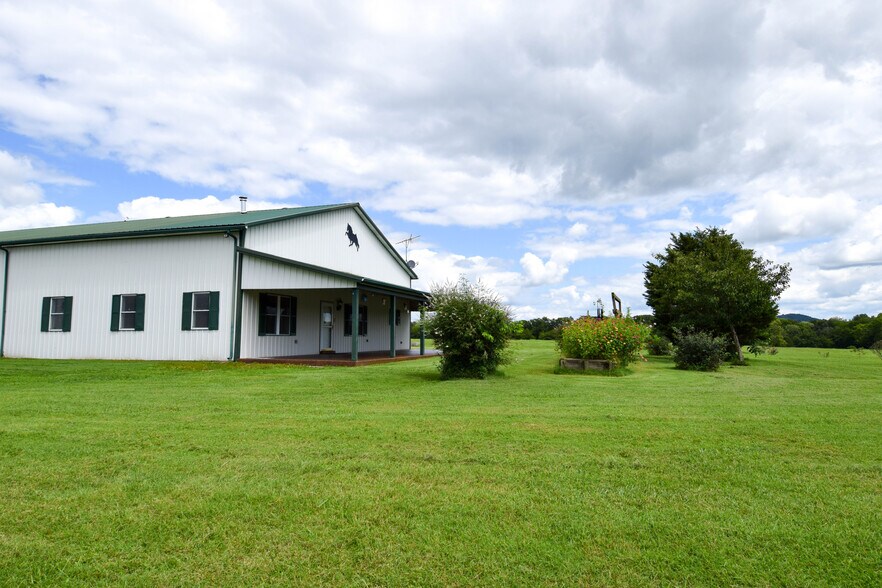 More Photos Of 1201 Old Hopewell Rd, Castalian Springs Showroom For Sale