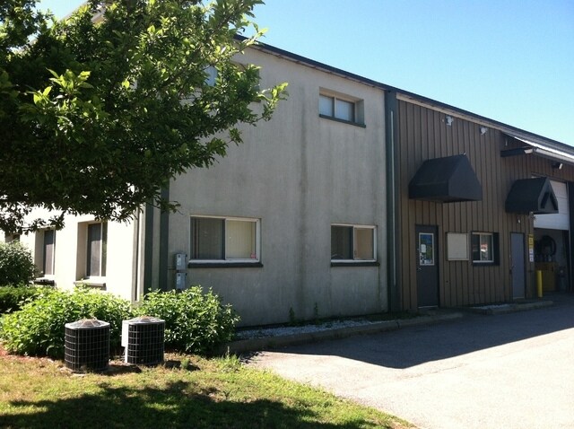 Primary Photo Of 177 Avenue C, Williston Flex For Lease