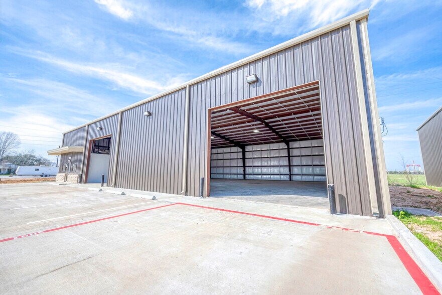 More Photos Of 22820 Hufsmith Kohrville Rd, Tomball Industrial For Sale