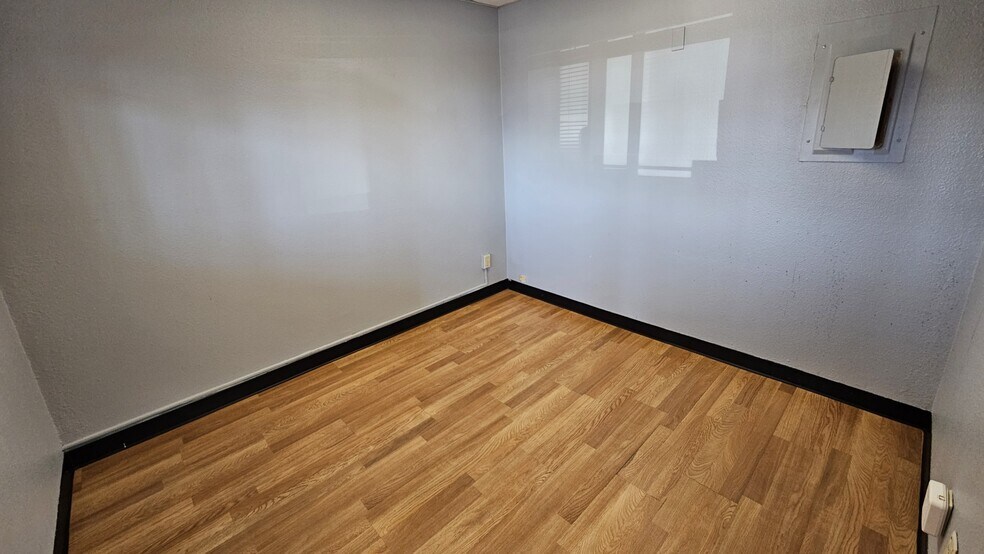 More Photos Of 3202-3210 Ocean Beach Hwy, Longview Unknown For Lease