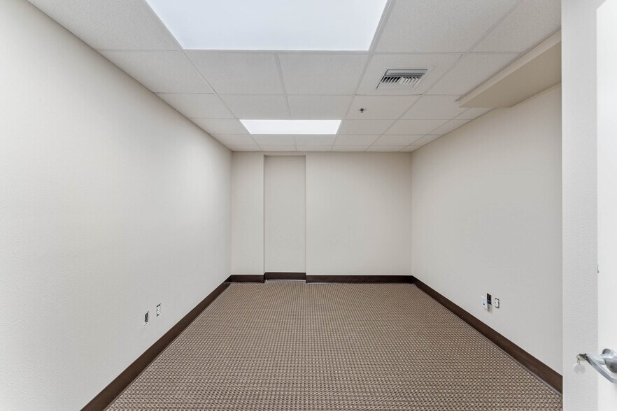 More Photos Of 111 E Monument Ave, Kissimmee Office For Lease