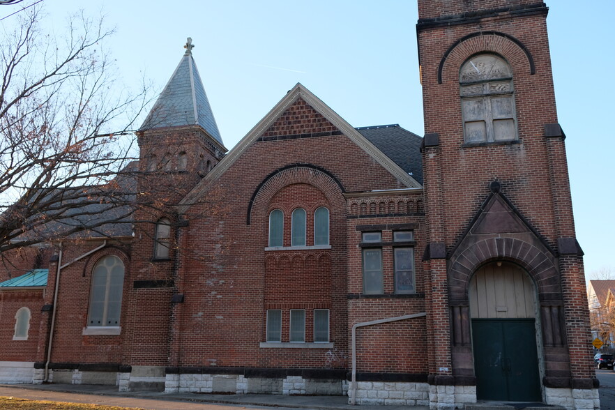 Primary Photo Of 433 Oak St, Dayton Religious Facility For Sale