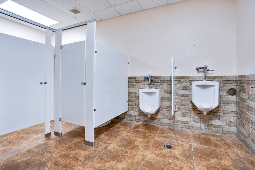 More Photos Of 500 Friday Rd, Cocoa Sports And Entertainment For Sale