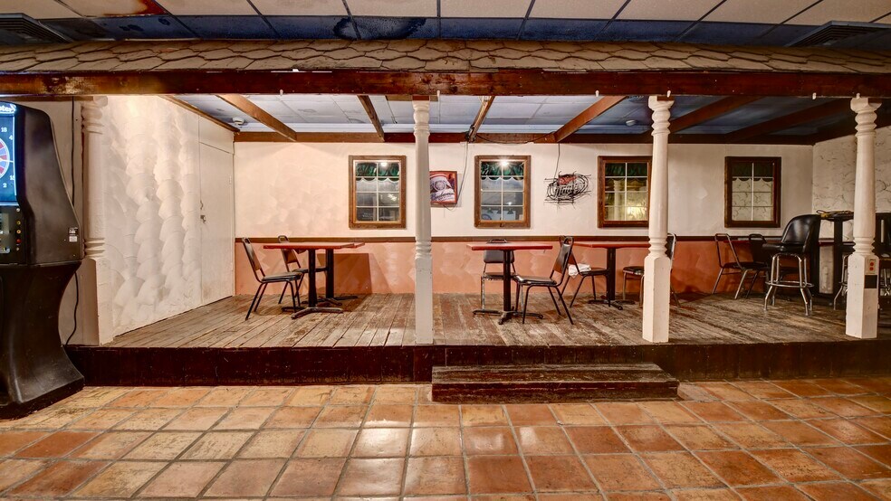 More Photos Of 52601 Holiday Dr, Saint Clairsville Hotel For Sale