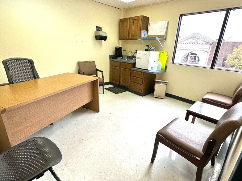 More Photos Of 901 Lincolnway, La Porte Medical For Sale