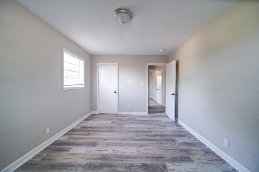 More Photos Of 915 E 2nd St, Winston-Salem Apartments For Sale