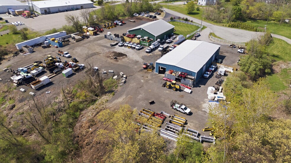 More Photos Of 11 Tyler Dr, North Franklin Showroom For Sale