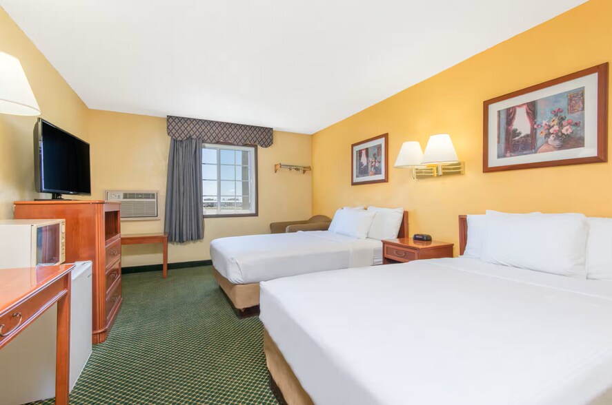 More Photos Of 4701 10th St, Great Bend Hotel For Sale
