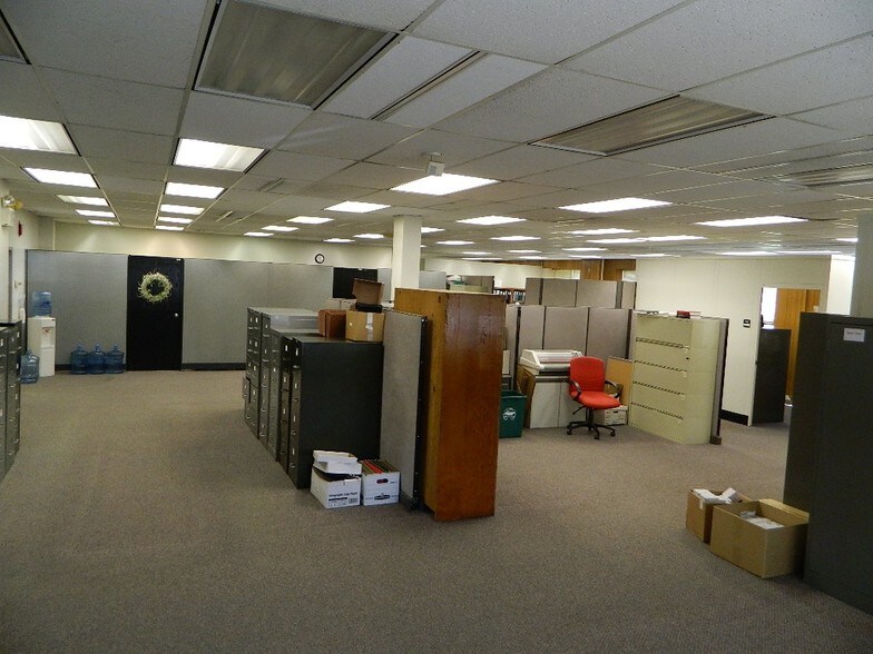 More Photos Of 1091 Broad St, Johnstown Office For Sale