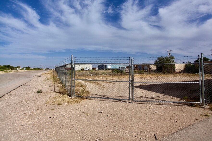 More Photos Of 1609 E Taylor Ave, Midland Warehouse For Lease