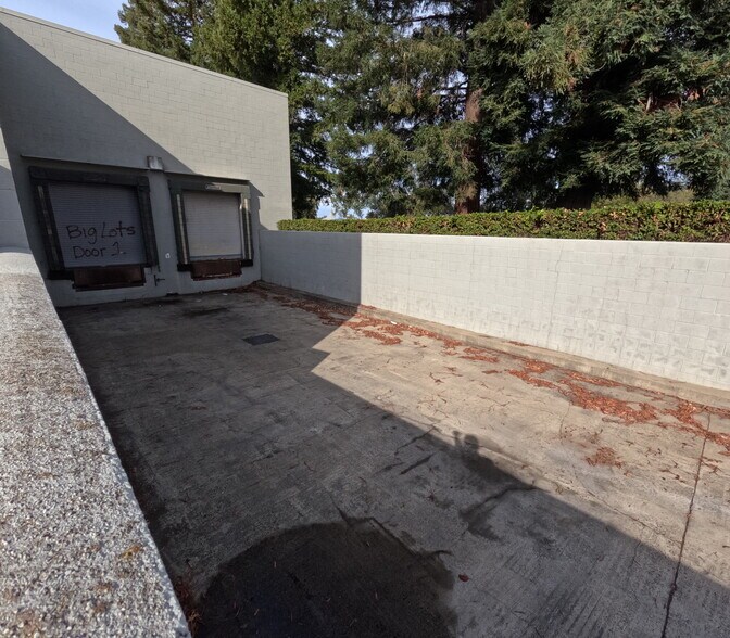 More Photos Of 8539 Elk Grove Blvd, Elk Grove Freestanding For Lease