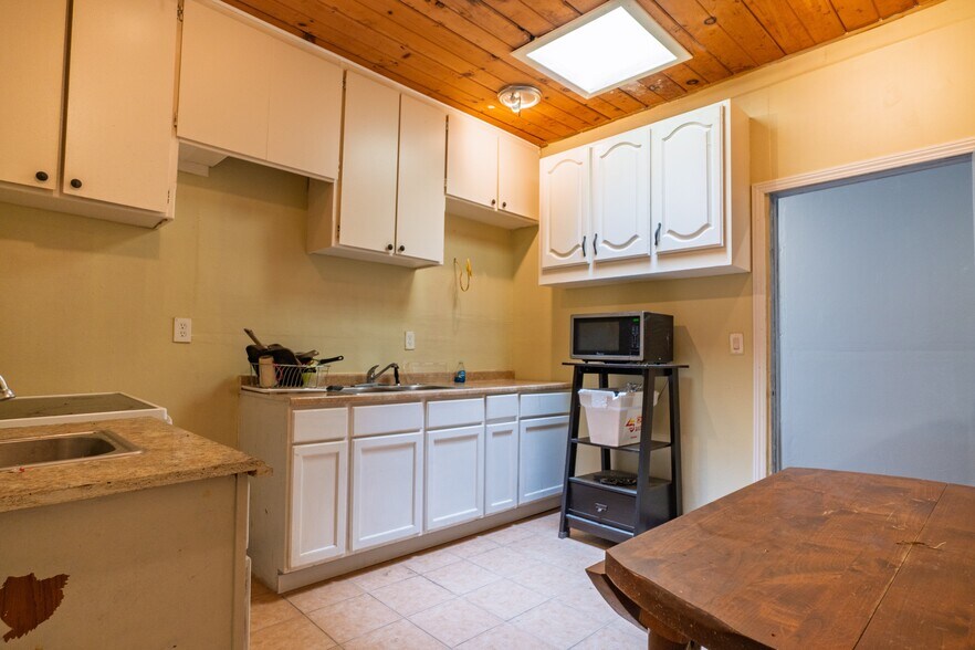 More Photos Of 3882 Washington Ave, Le Grand Apartments For Sale