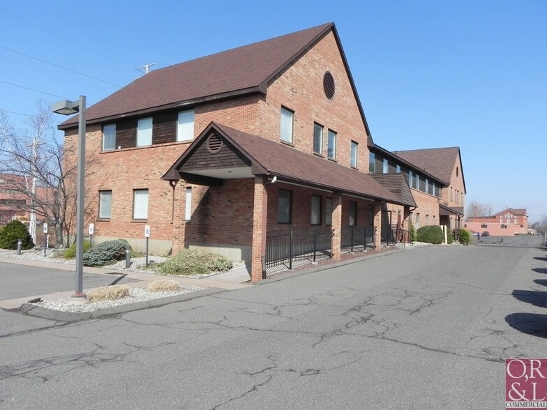 More Photos Of 78 Beaver Rd, Wethersfield Office For Lease