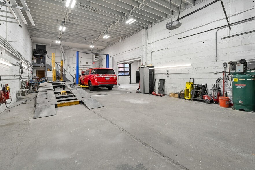 More Photos Of 5512 W 79th St, Burbank Storefront Retail Residential For Sale