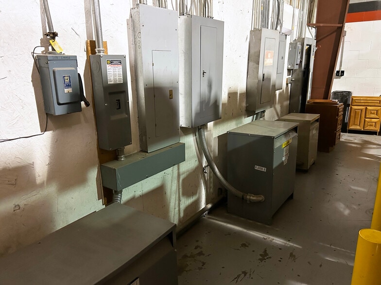 More Photos Of 129 Dishman Ln, Bowling Green Warehouse For Lease