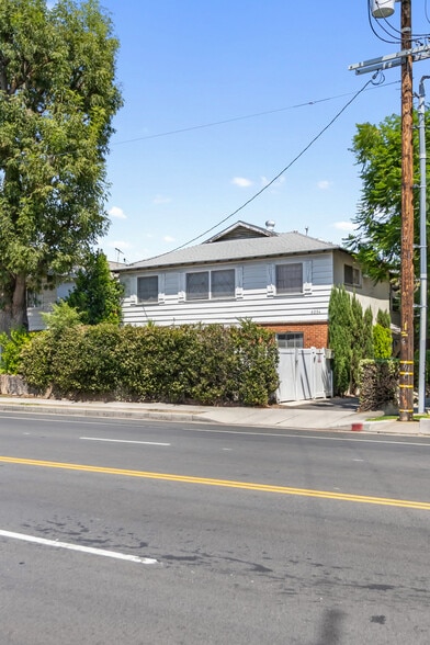 Primary Photo Of 6254 Whitsett Ave, North Hollywood Apartments For Sale