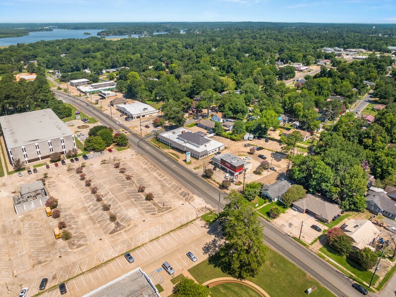 More Photos Of 816 University Pky, Natchitoches Office For Sale